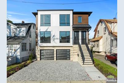 25 East Edsall Boulevard - Photo 1