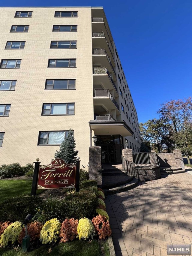 25 Grand Ave 6A, Hackensack, NJ 07601 MLS 23033703 Coldwell Banker