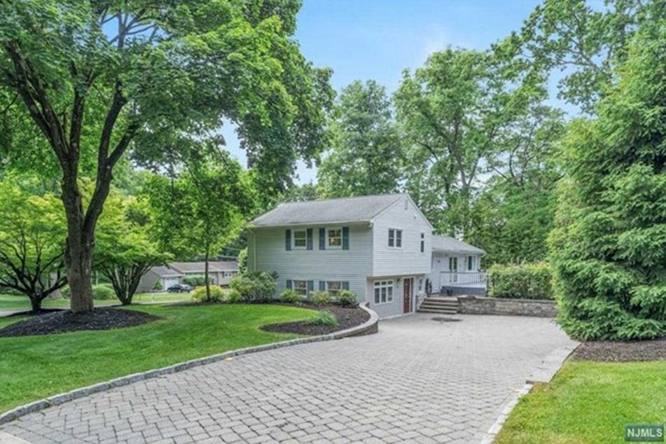 73 Dogwood Dr, Oakland, NJ 07436 MLS 24016430 Coldwell Banker