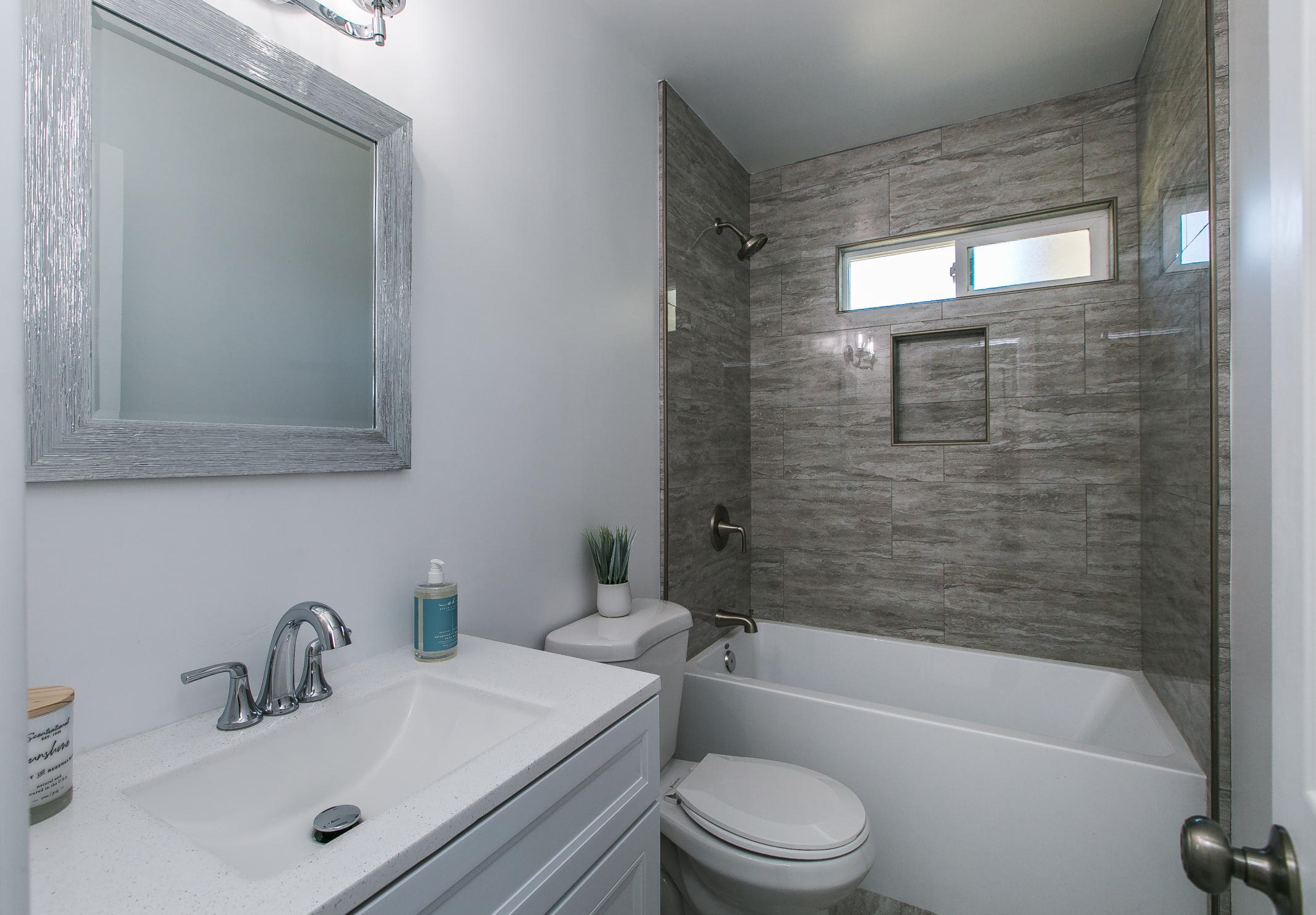 1204 Pine Ave, Lompoc CA  93436-0042 exterior