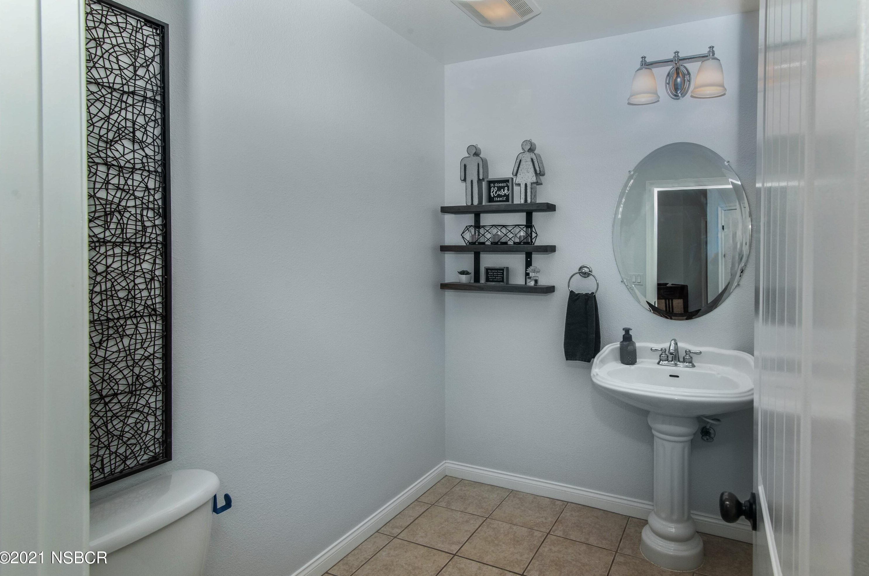 3725 Jupiter Ave, Lompoc CA  93436-1940 exterior