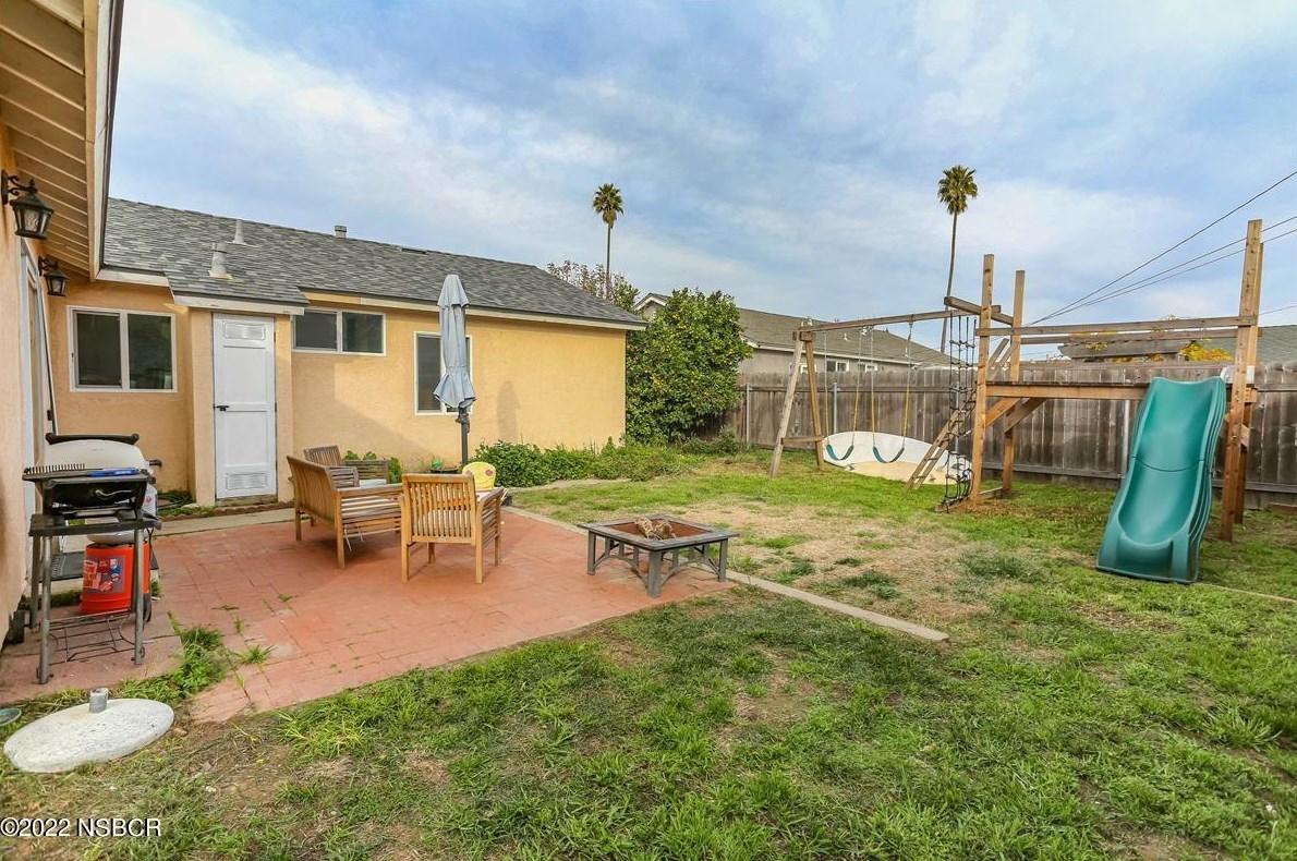 1108 Peach Ave, Lompoc CA 93436-7055 exterior
