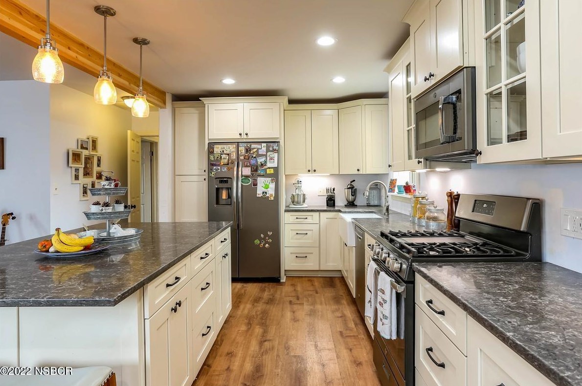 1108 Peach Ave, Lompoc CA 93436-7055 exterior