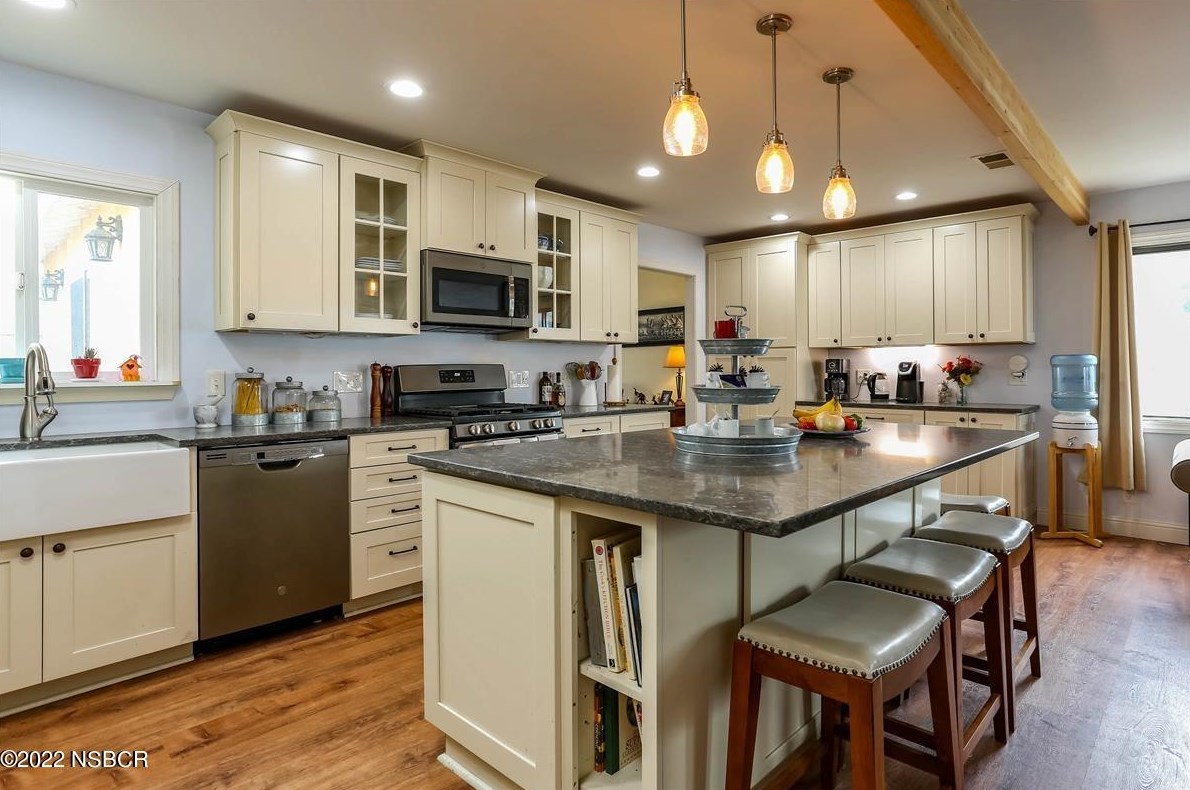 1108 Peach Ave, Lompoc CA 93436-7055 exterior