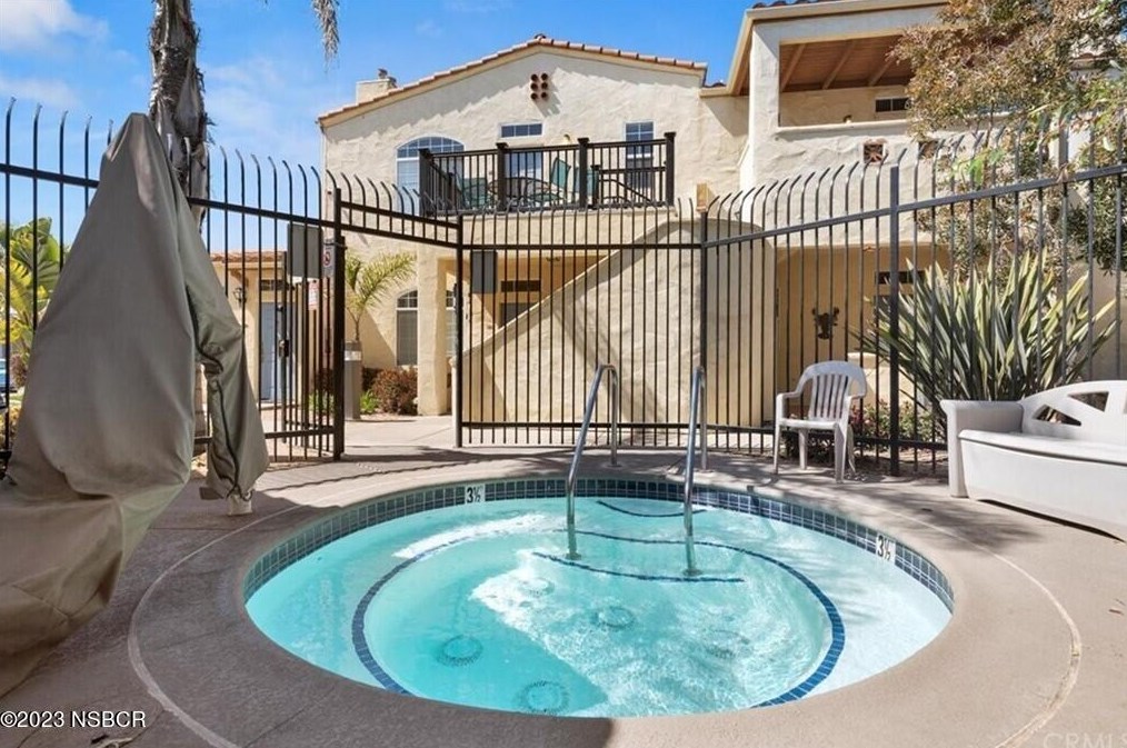444 Pier Ave, Oceano CA  93445-9602 exterior