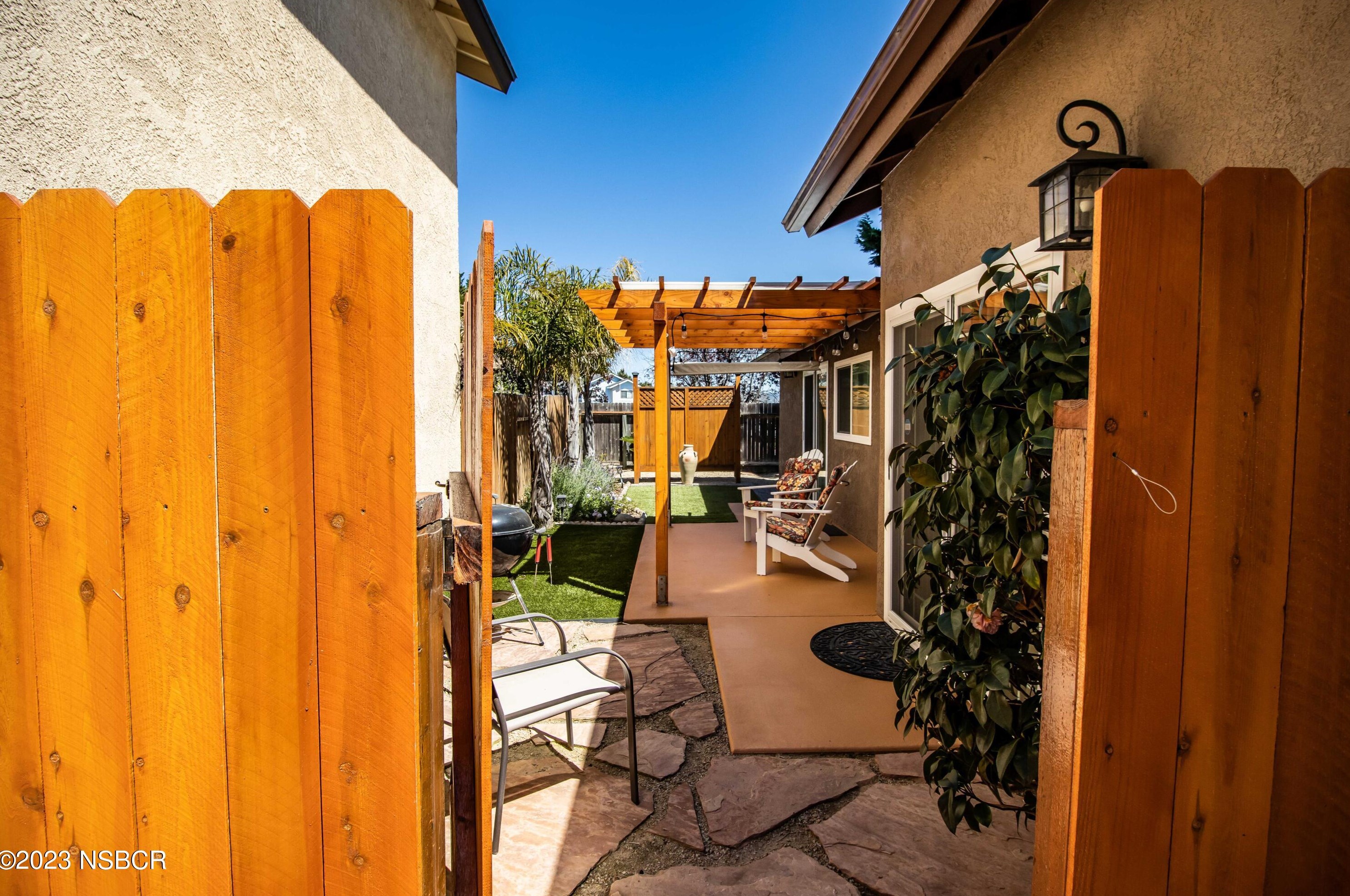 821 Bellflower Ln, Lompoc CA  93436-3268 exterior