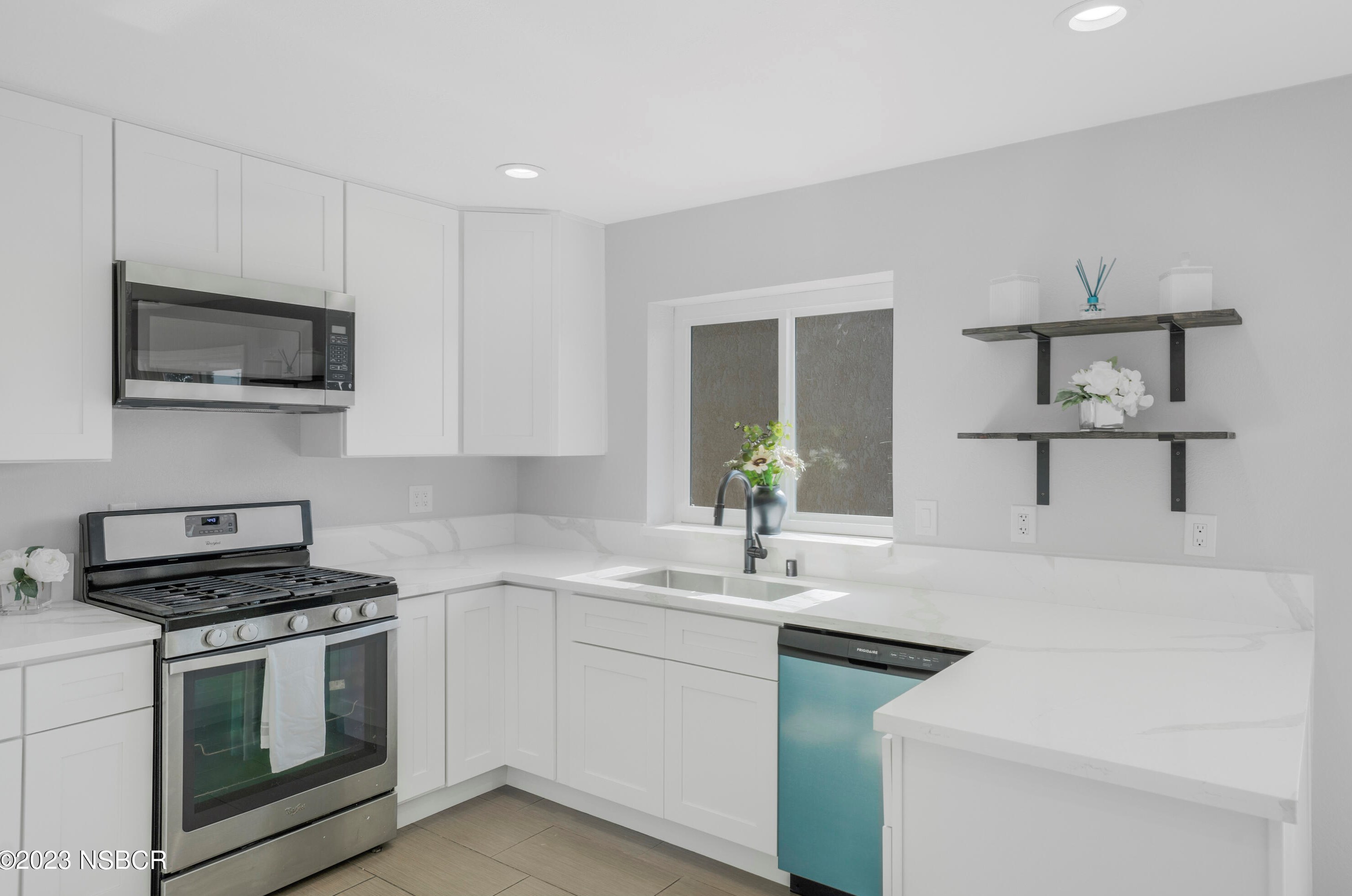 801 Oak Ave, Lompoc CA  93436-4221 exterior