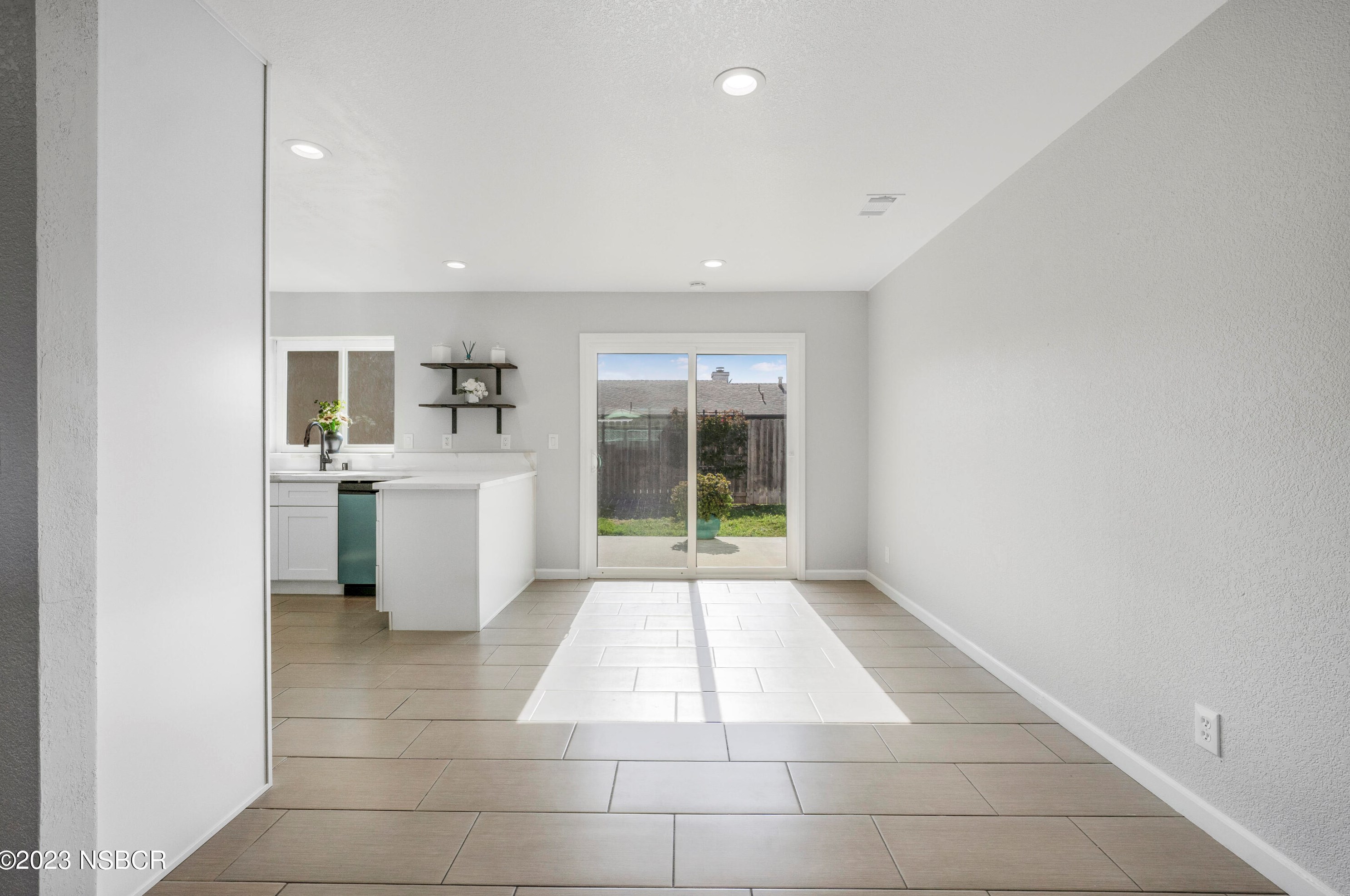 801 Oak Ave, Lompoc CA  93436-4221 exterior