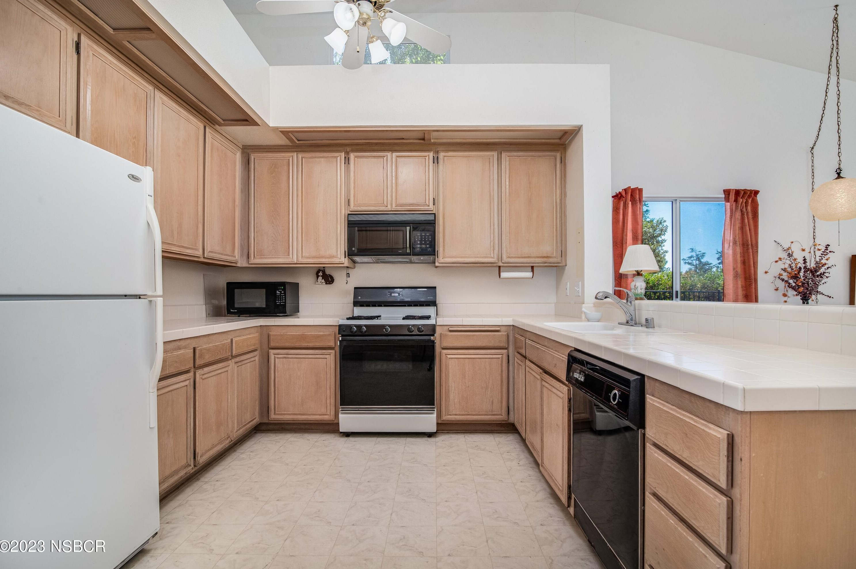 1224 Westbrook Dr, Lompoc CA 93436-8105 exterior