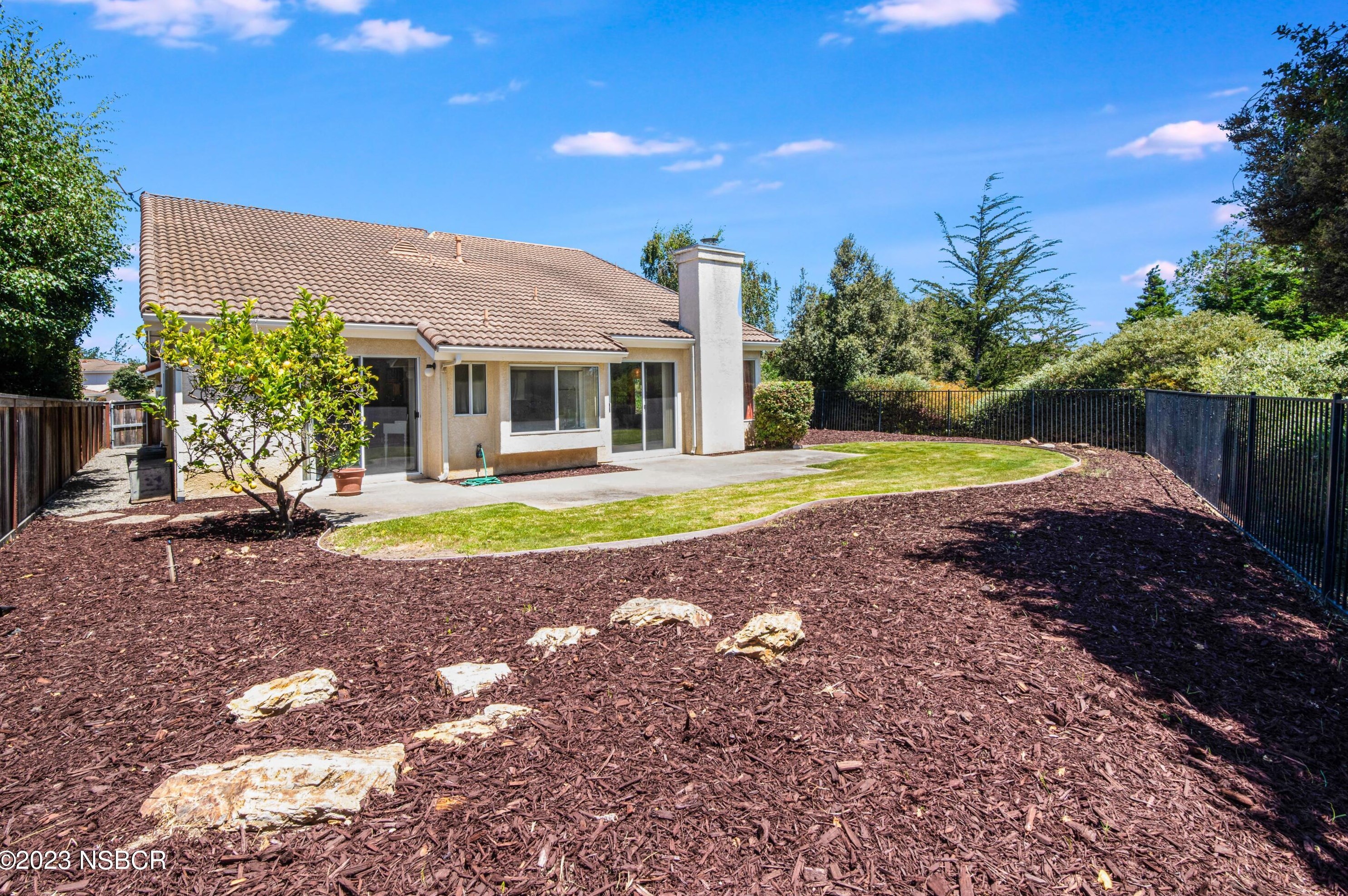 1224 Westbrook Dr, Lompoc CA 93436-8105 exterior