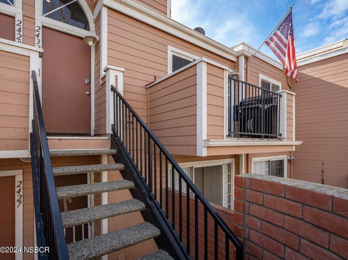 2433 Country Ln, Santa Maria CA  93455-1655 exterior