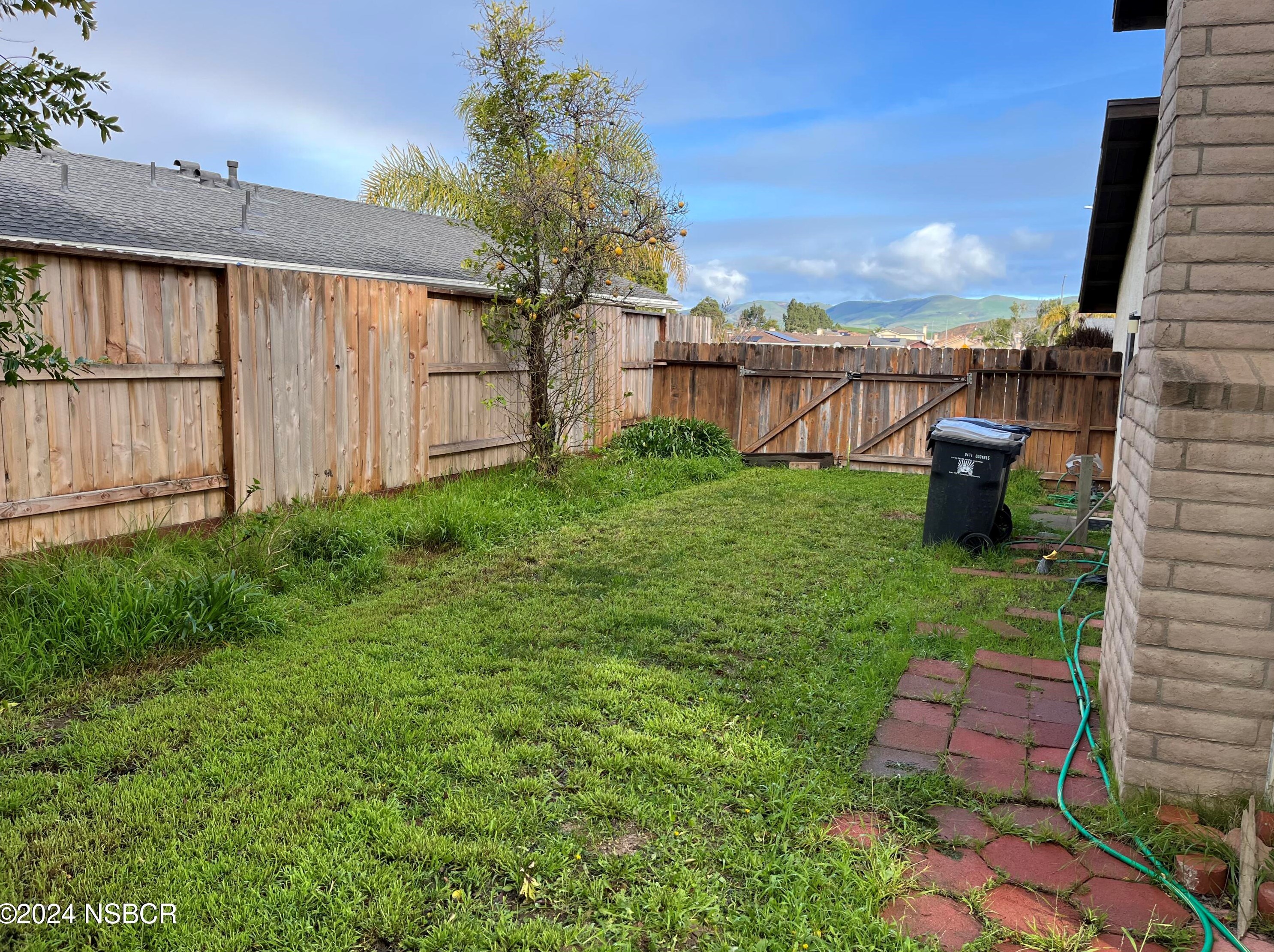 1210 Jessie Ct, Santa Maria CA  93454-2559 exterior