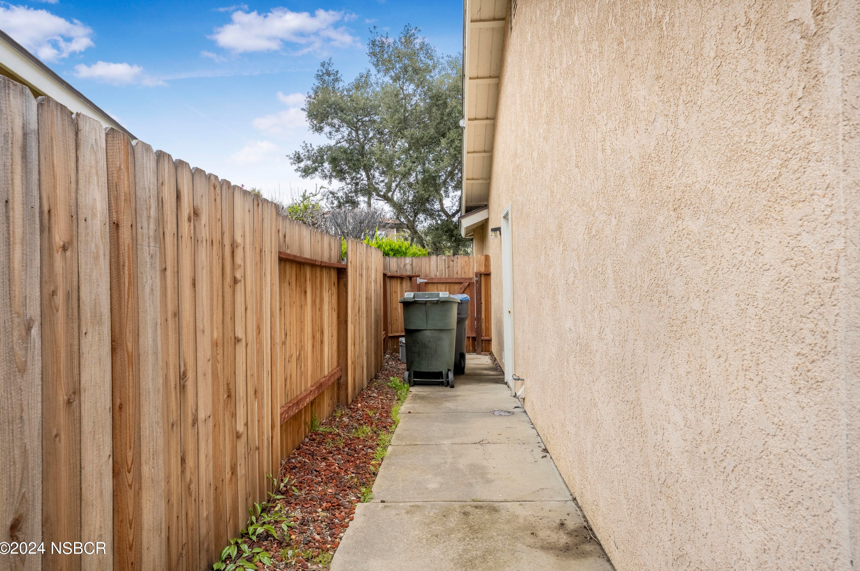 1413 Vlg Mdw Dr, Lompoc CA 93436-8245 exterior