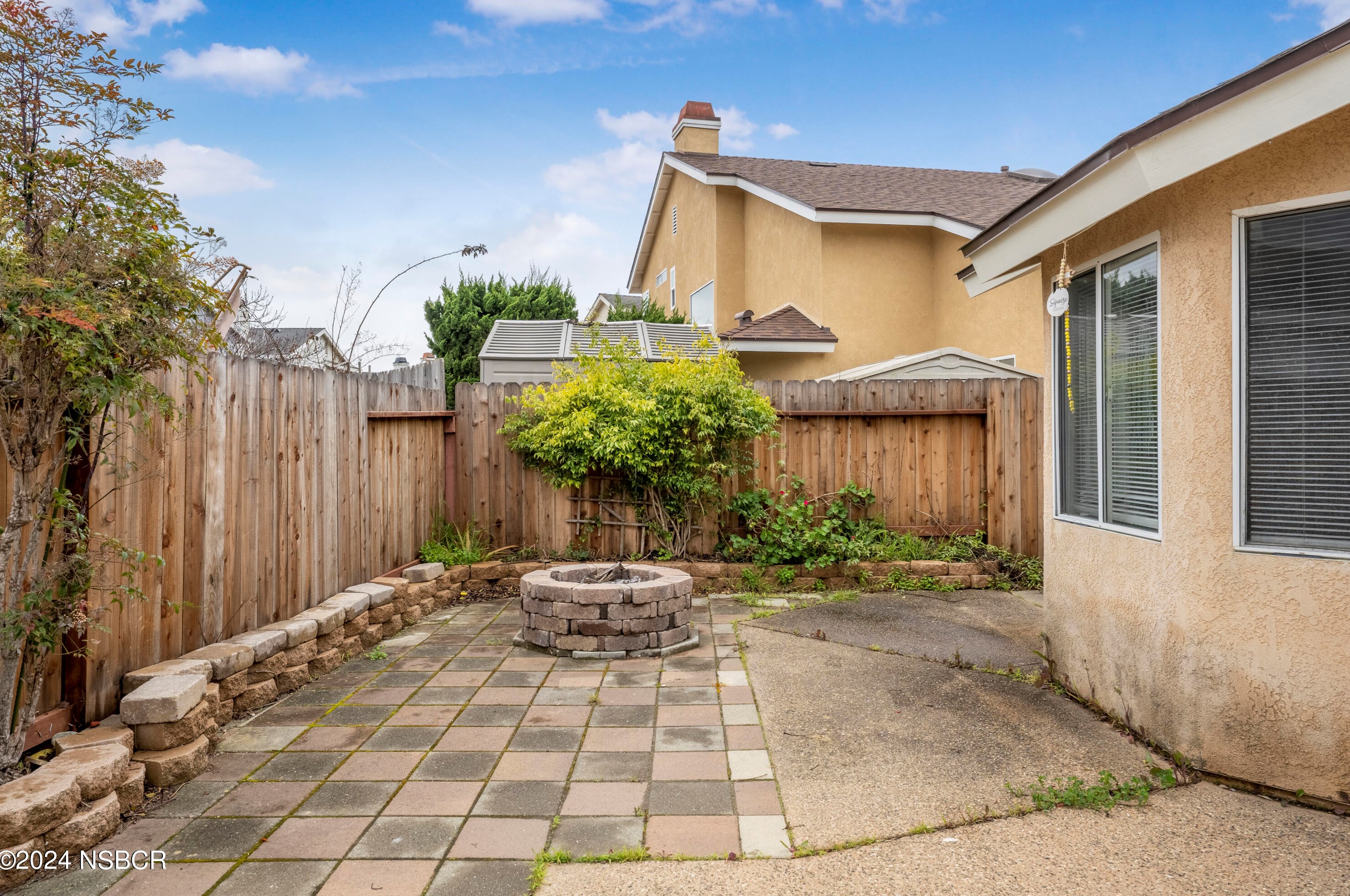 1413 Vlg Mdw Dr, Lompoc CA 93436-8245 exterior