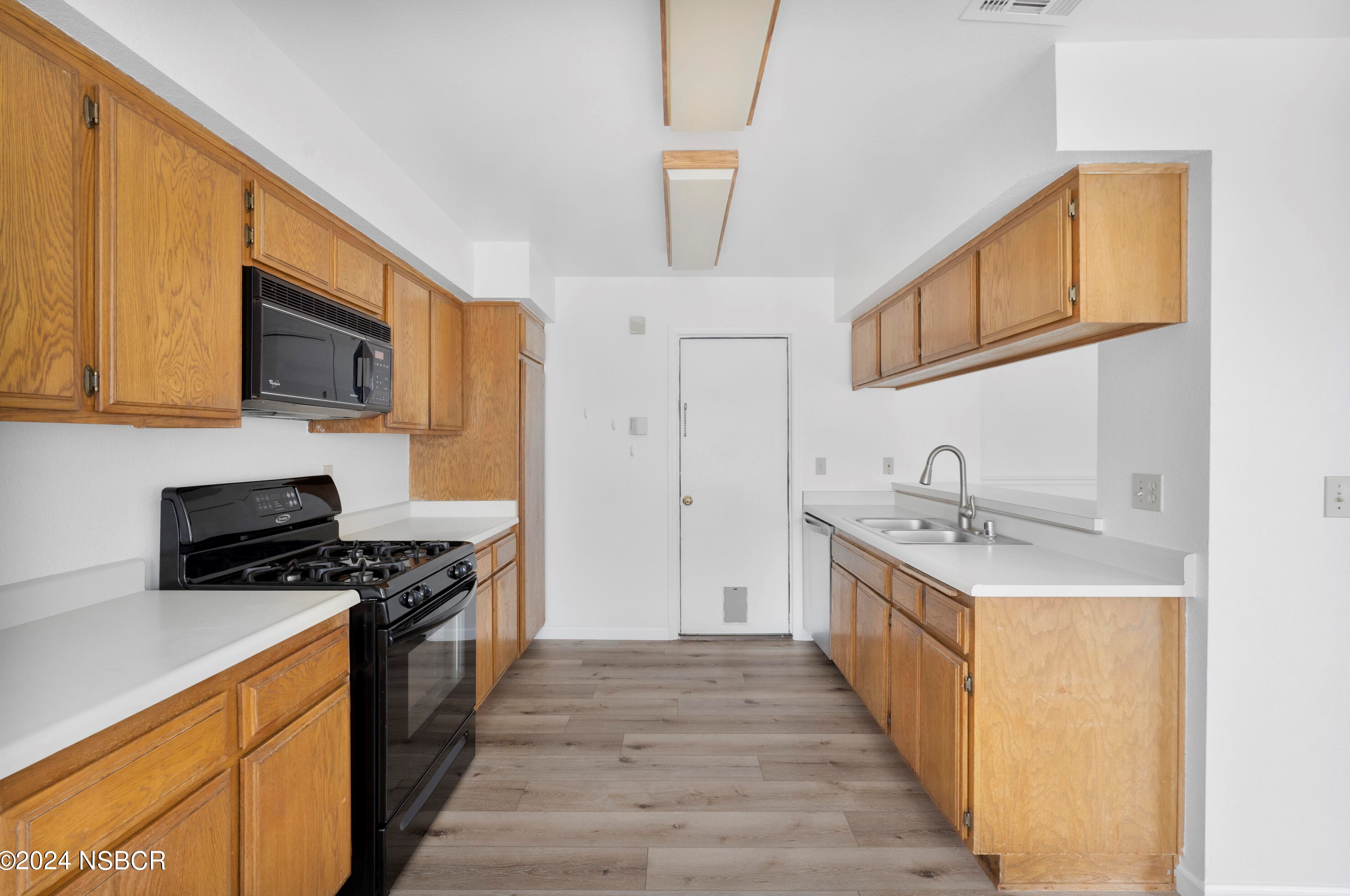 1413 Vlg Mdw Dr, Lompoc CA 93436-8245 exterior