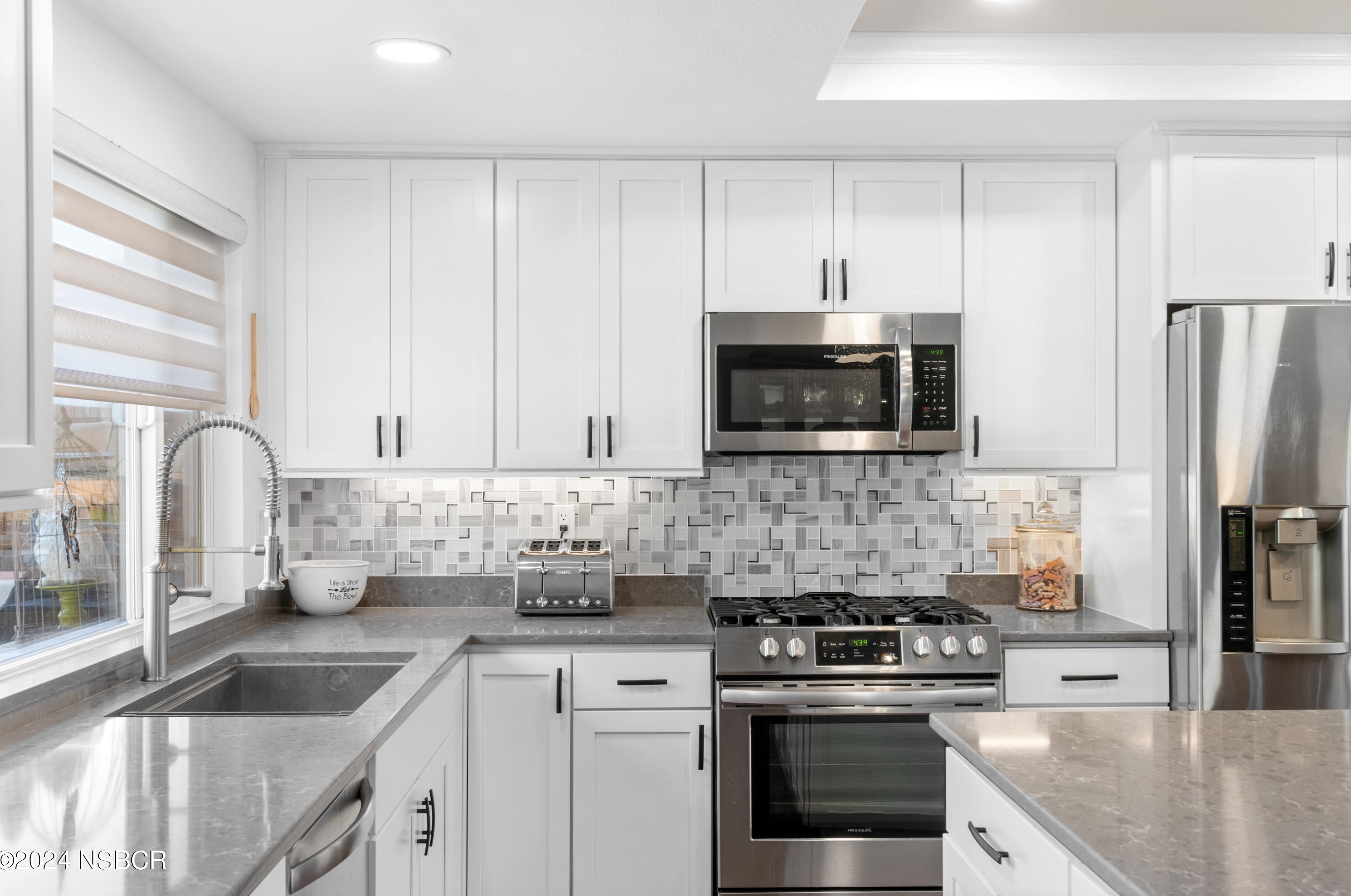 1038 Laurel Ct, Santa Maria CA  93455-3008 exterior