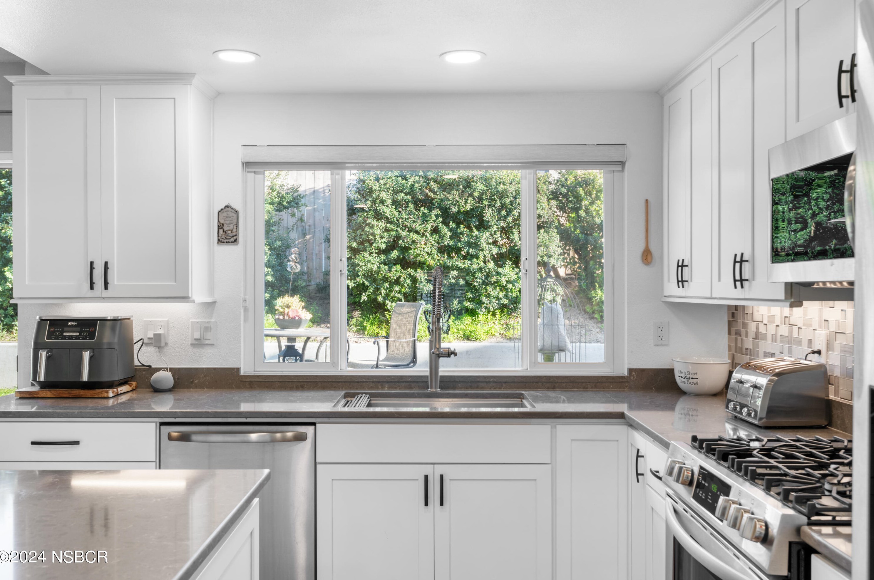 1038 Laurel Ct, Santa Maria CA  93455-3008 exterior