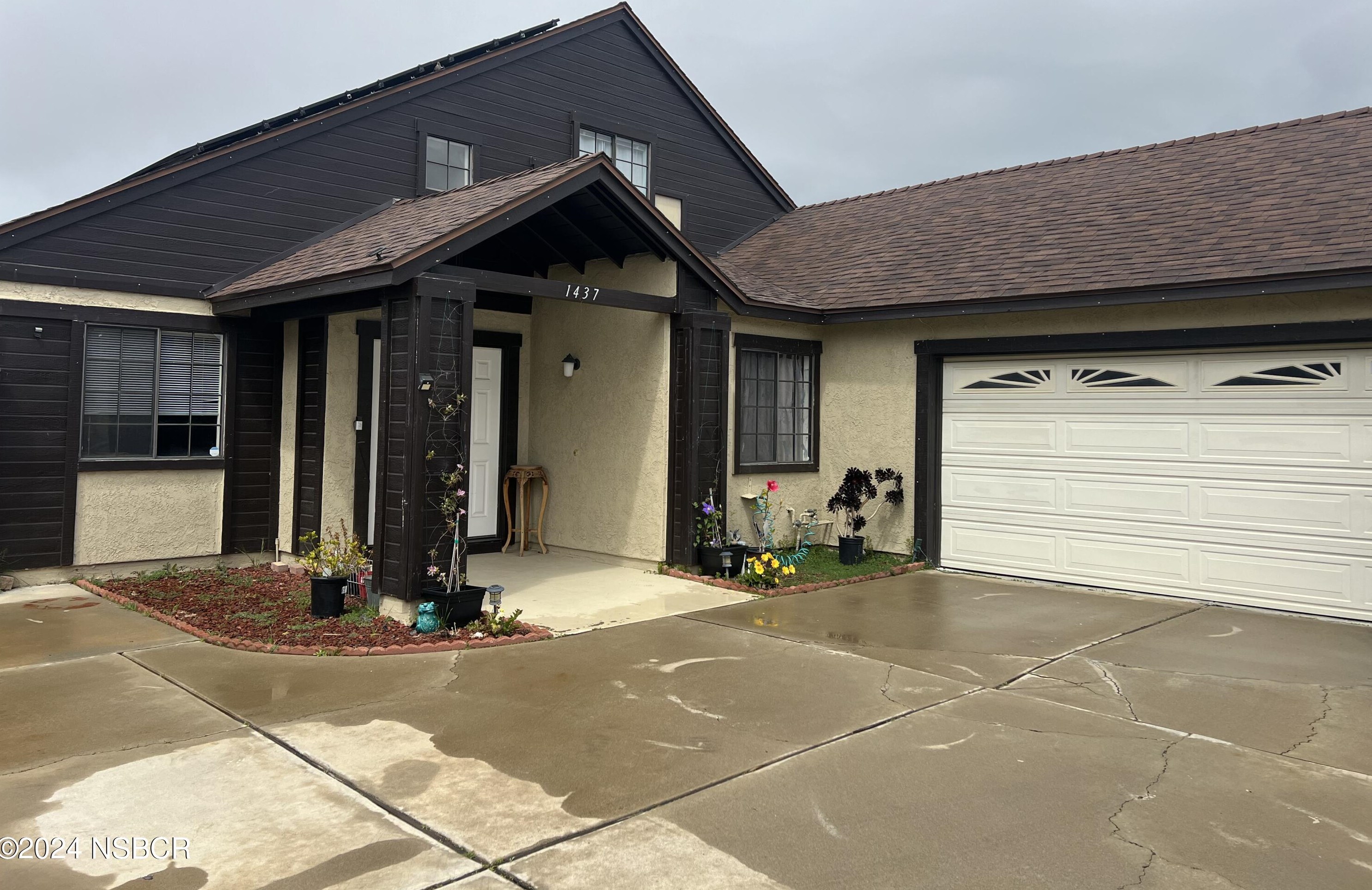 1437 Eagle Ct, Santa Maria CA  93454-7244 exterior