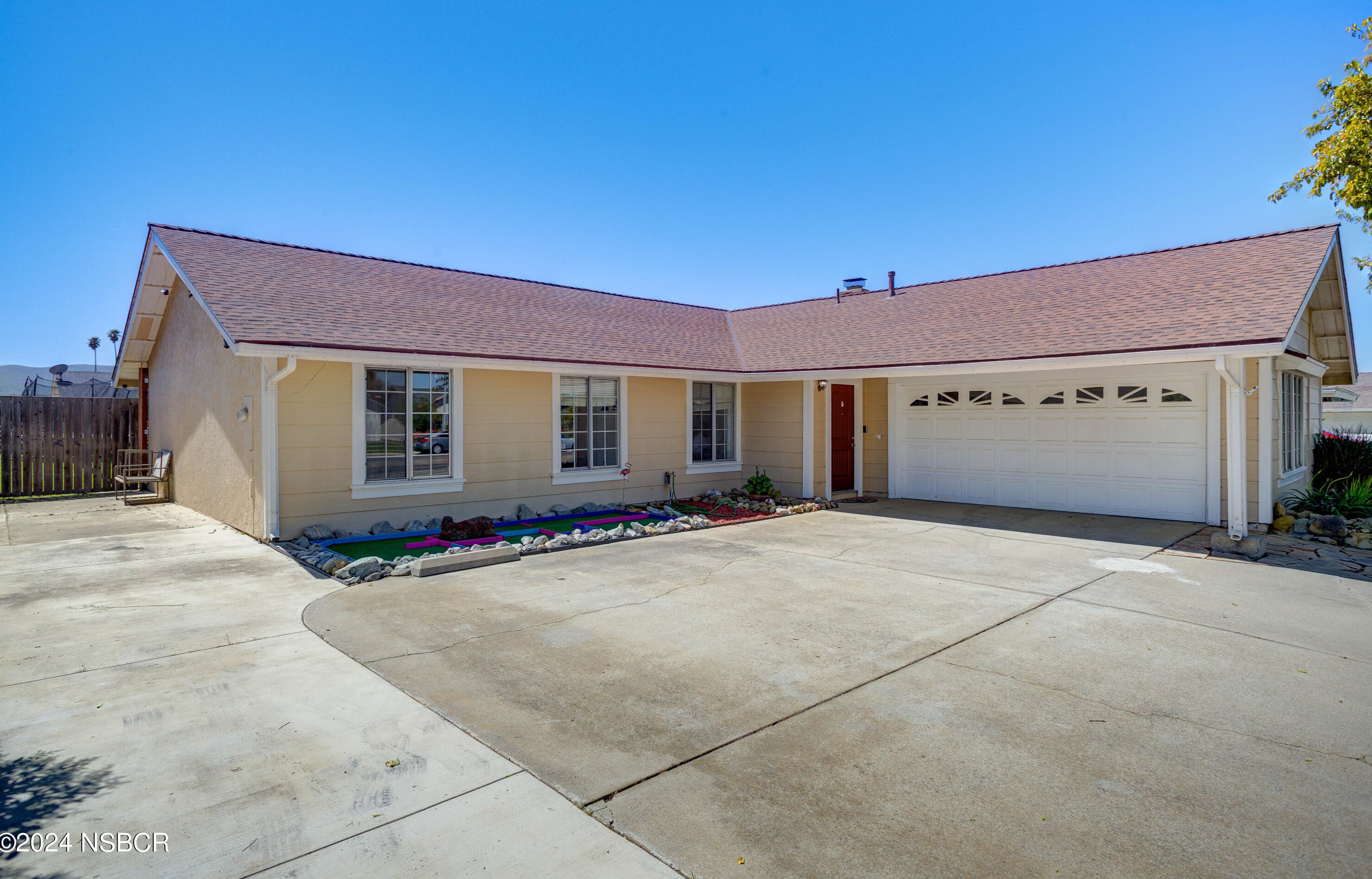 910 North Ave, Lompoc CA  93436-3508 exterior
