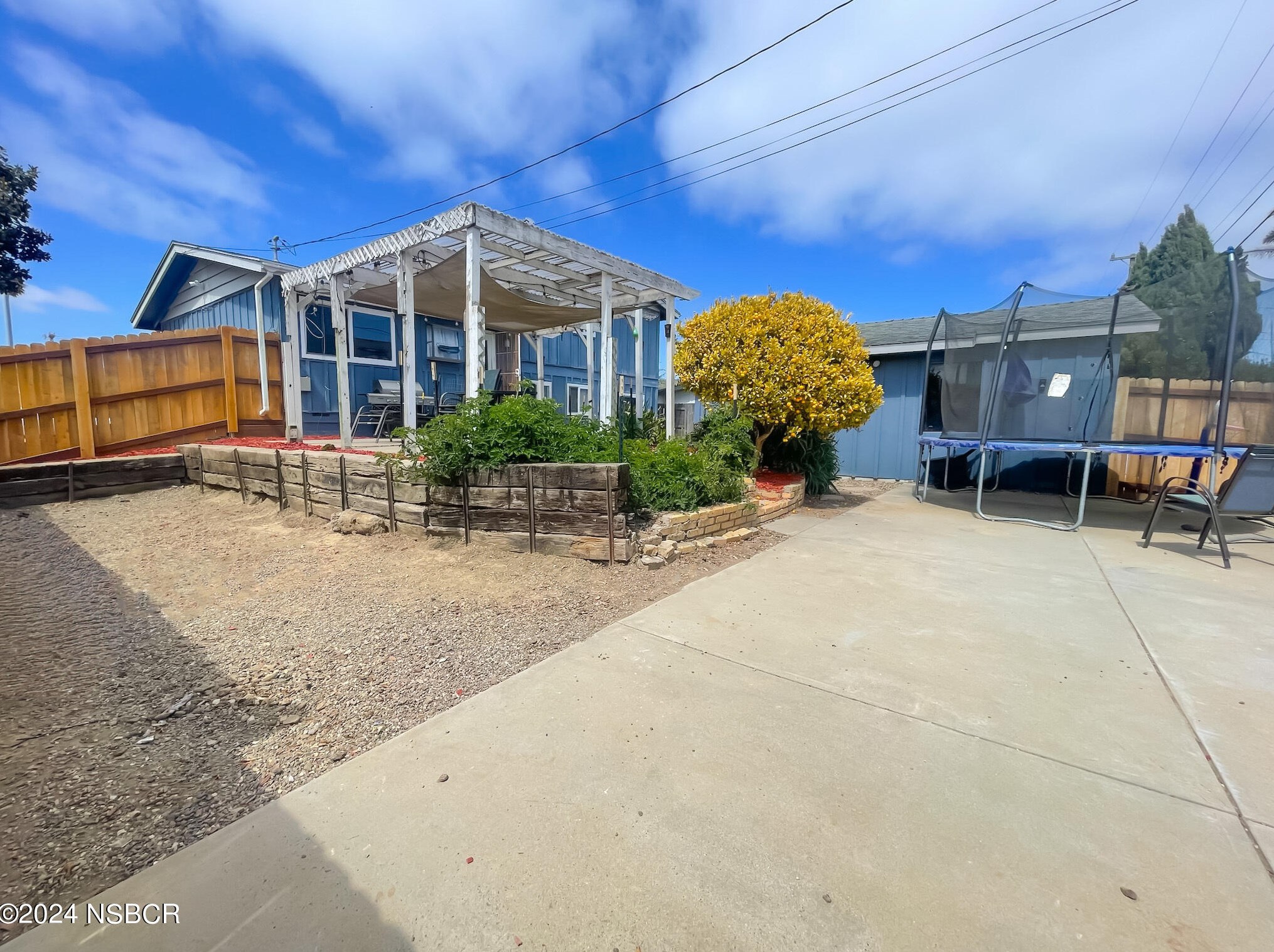 1536 Oak Ave, Lompoc CA  93436-3711 exterior
