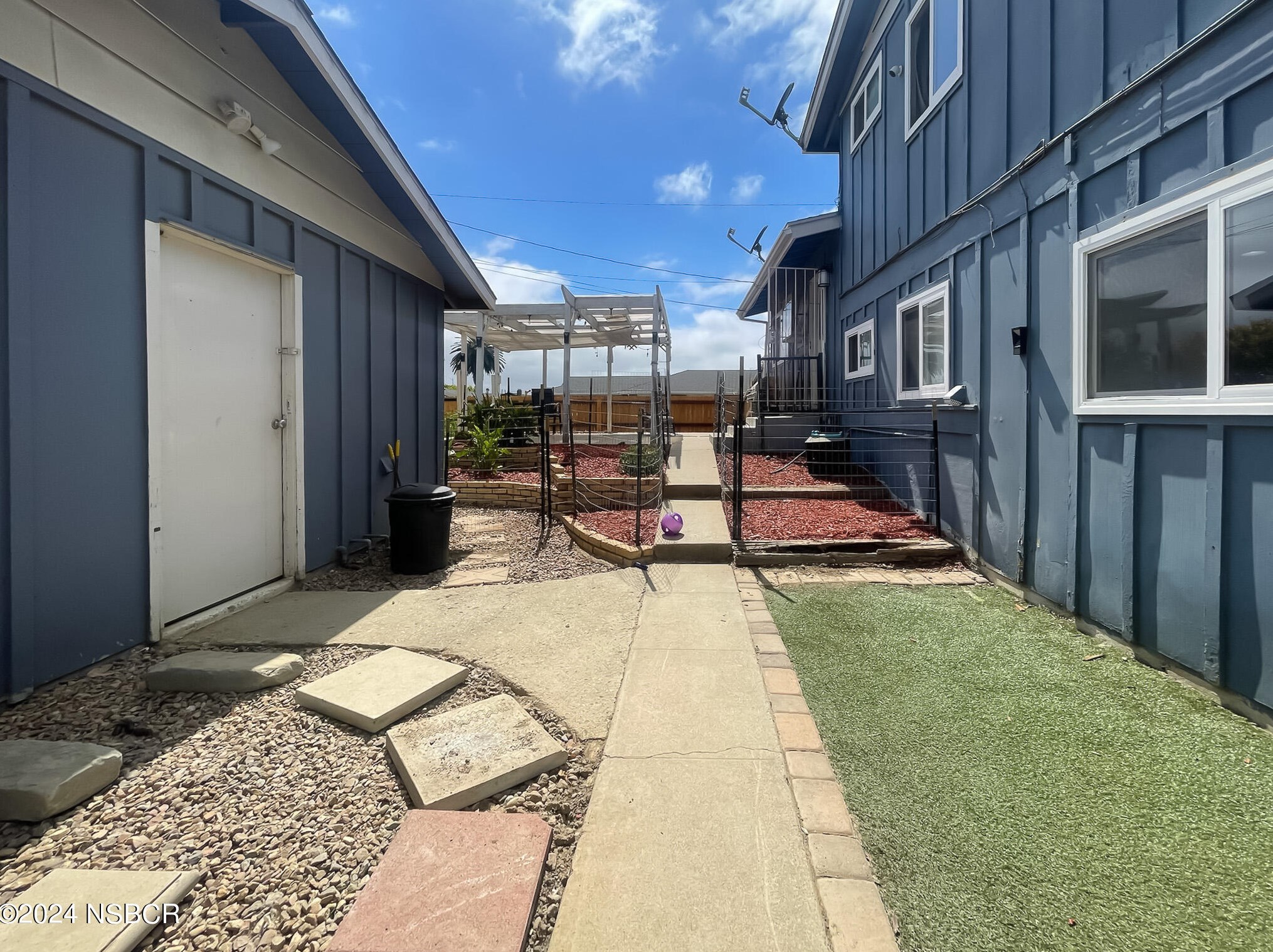 1536 Oak Ave, Lompoc CA  93436-3711 exterior