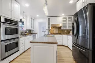 305 Mesa Ln Ln, Santa Barbara, CA 93109 - Photo 9