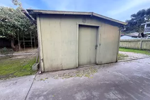 1129 San Andres St, Santa Barbara, CA 93101 - Photo 39