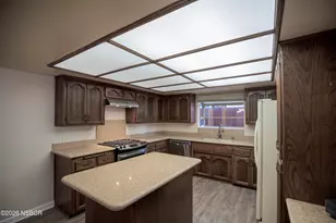 205 S E St, Lompoc, CA 93436 - Photo 9