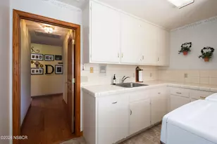 1320 Foxenwood Dr, Santa Maria, CA 93455 - Photo 37