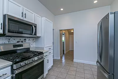 203 E Walnut Avenue, Lompoc, CA 93436 - Photo 7