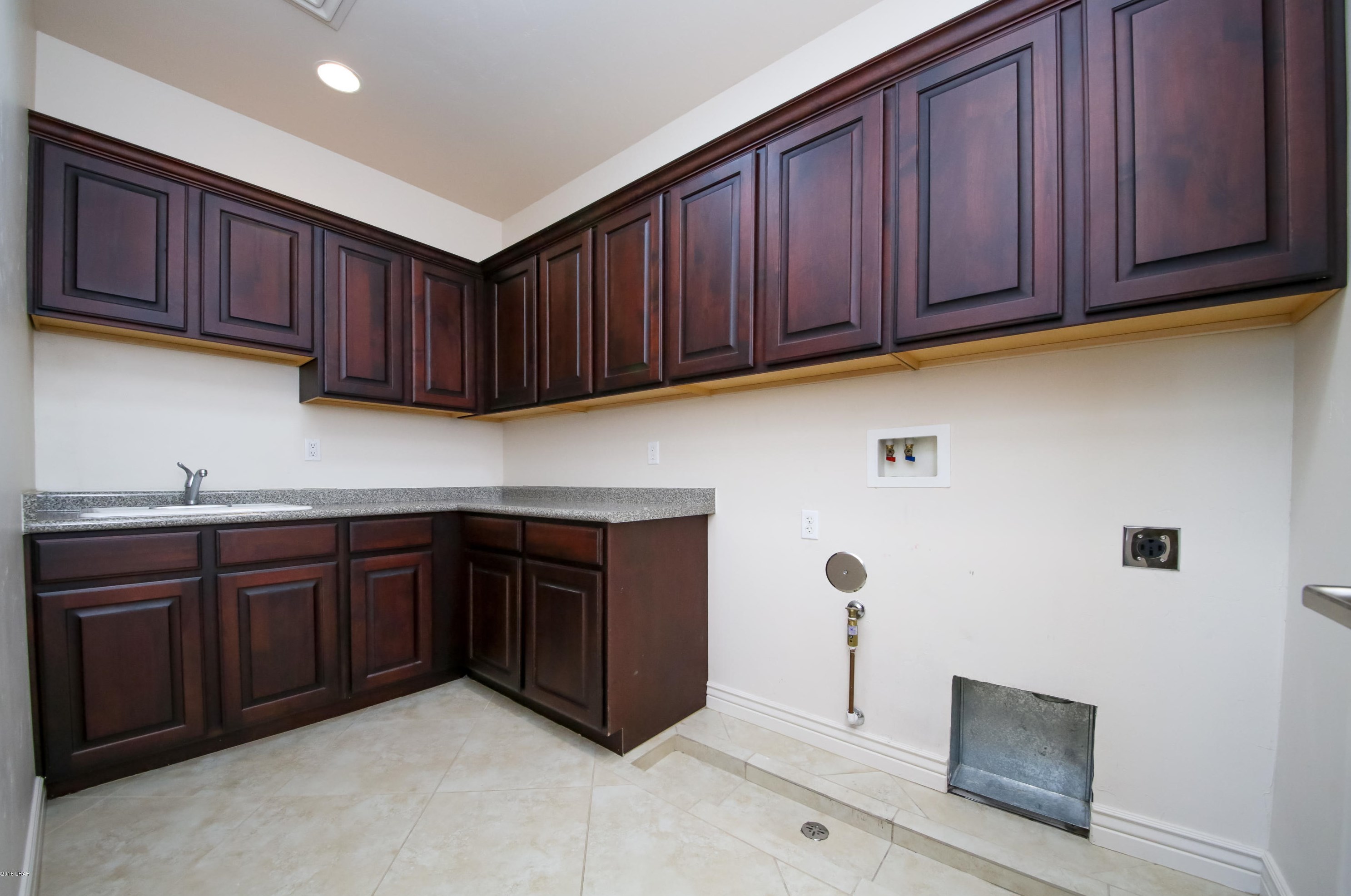 5021 Circula De Hacienda, Lake Havasu City AZ  86406-4485 exterior