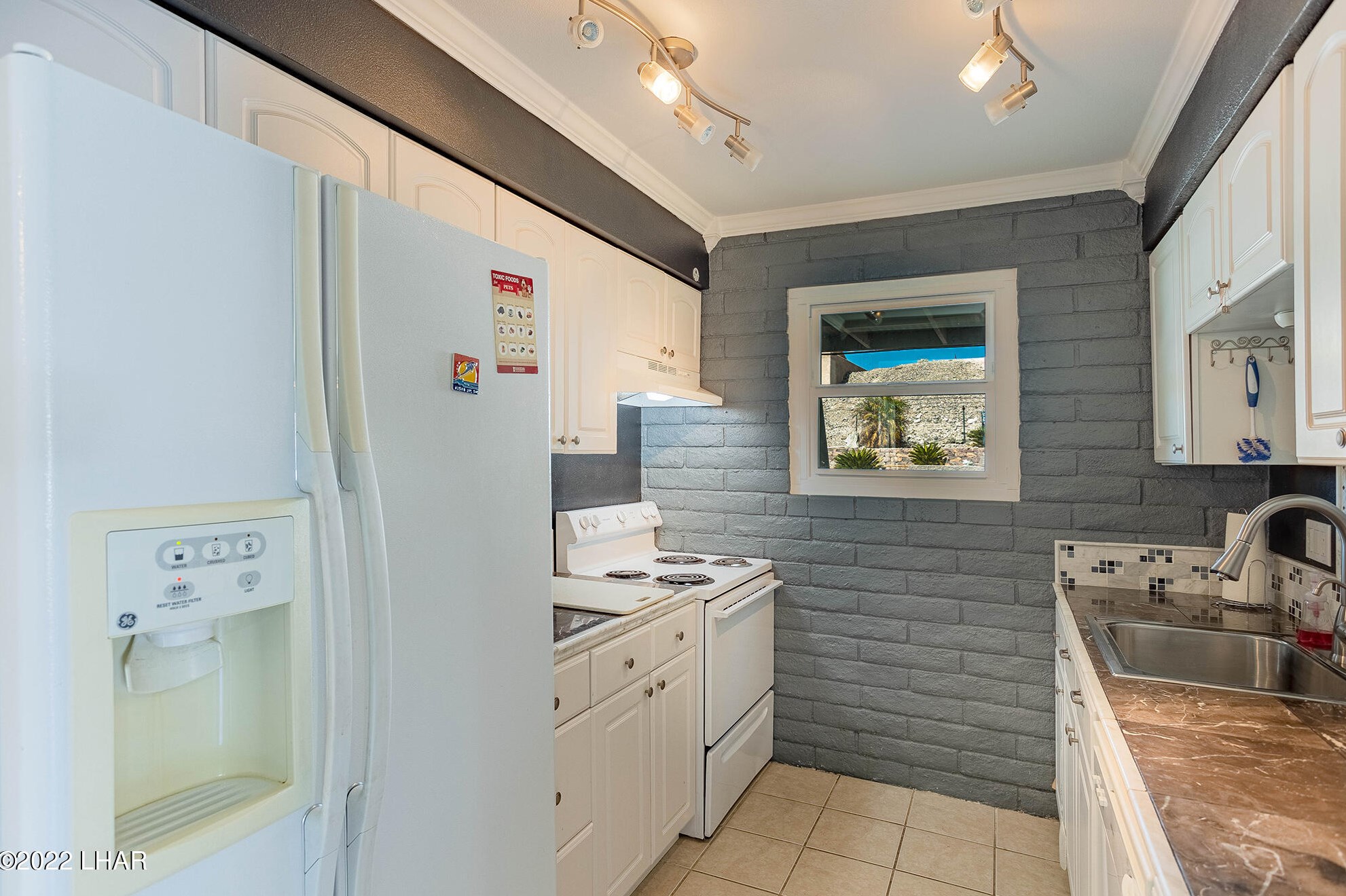 2943 Sombrero Dr, Lake Havasu City AZ  86404-3241 exterior